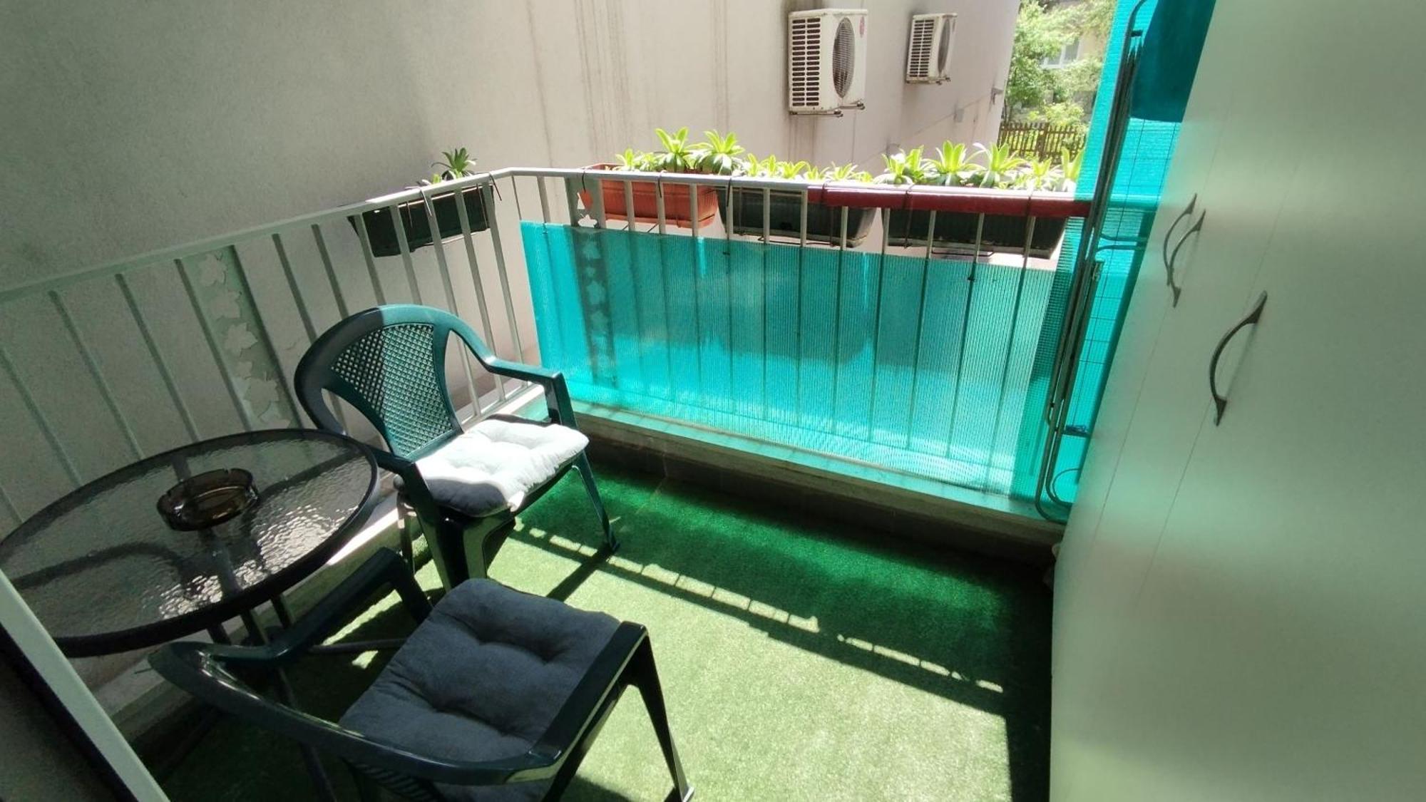 Quiet In Center, Free Private Parking Apartma