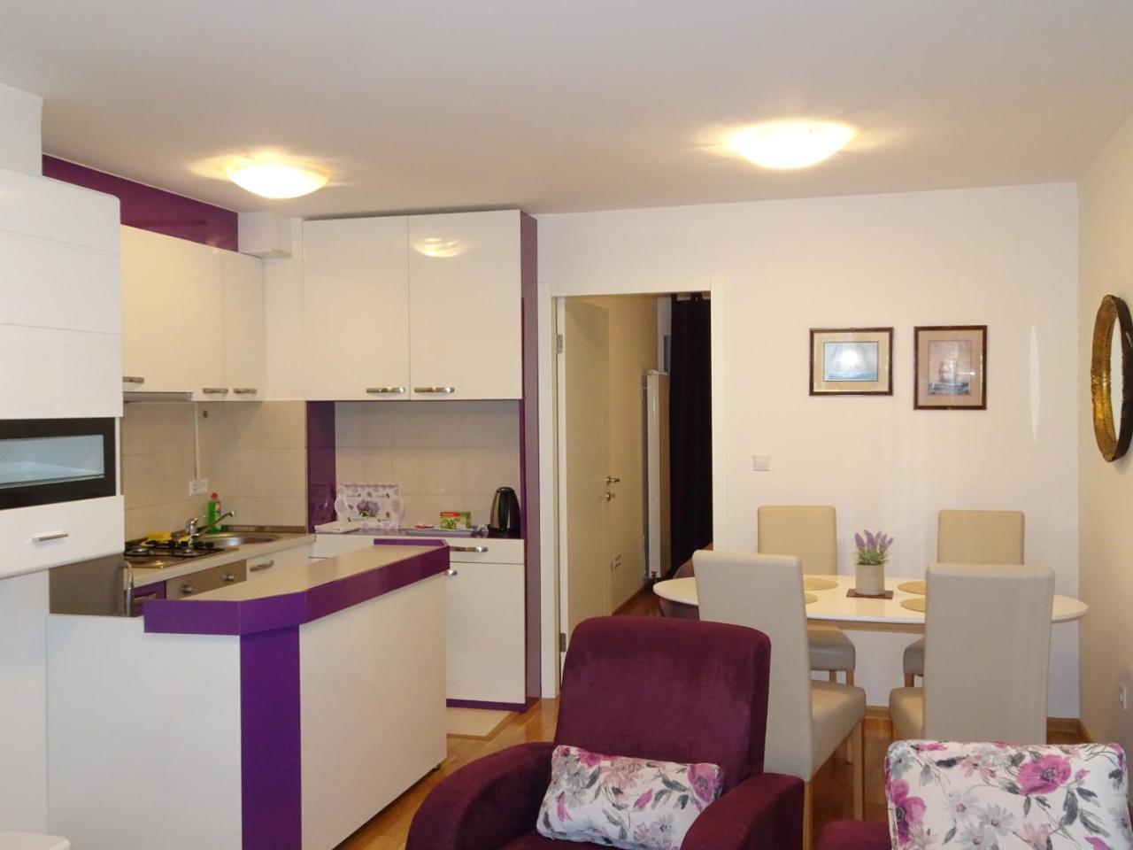 Quiet In Center, Free Private Parking Apartma